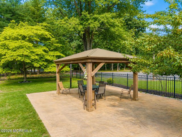 11 Ash Street, Eatontown, NJ 07724