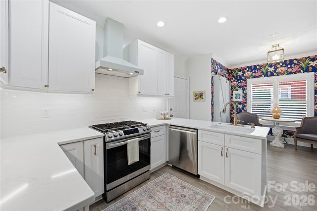 4118 Sharon Commons Lane, Charlotte, NC 28210