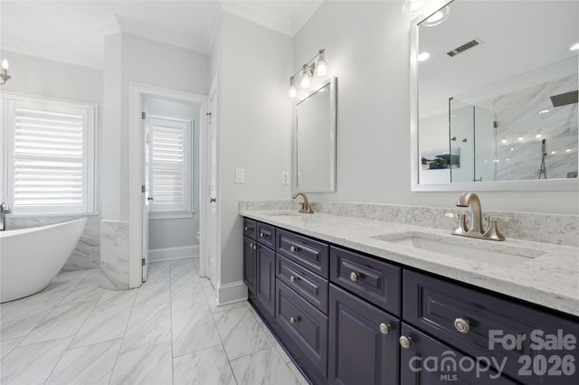 4118 Sharon Commons Lane, Charlotte, NC 28210