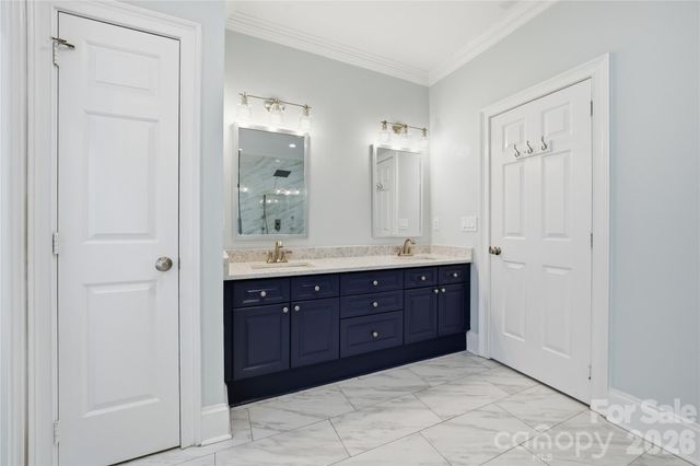 4118 Sharon Commons Lane, Charlotte, NC 28210