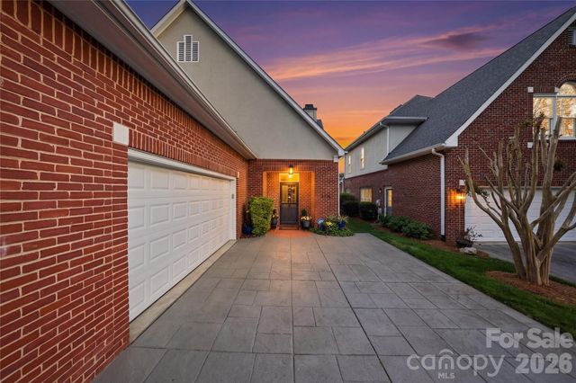 4118 Sharon Commons Lane, Charlotte, NC 28210