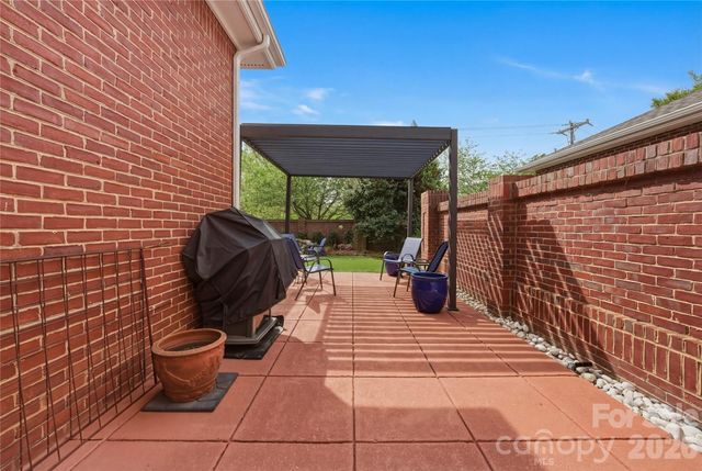 4118 Sharon Commons Lane, Charlotte, NC 28210