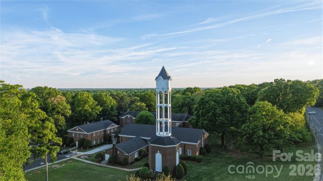 4118 Sharon Commons Lane, Charlotte, NC 28210