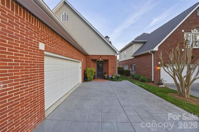 4118 Sharon Commons Lane, Charlotte, NC 28210