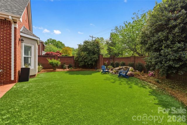 4118 Sharon Commons Lane, Charlotte, NC 28210