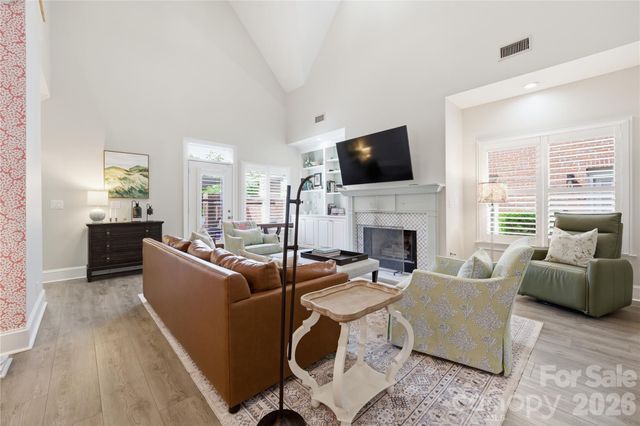 4118 Sharon Commons Lane, Charlotte, NC 28210