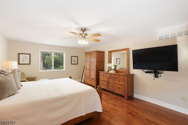 13 Daniel Dr, Hillsborough Twp., NJ 08844
