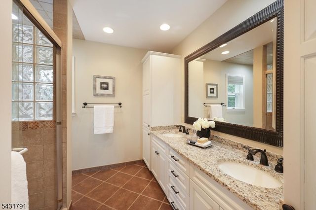 13 Daniel Dr, Hillsborough Twp., NJ 08844