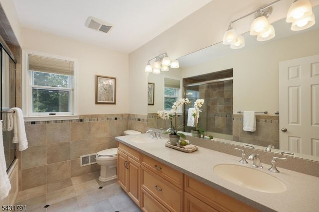 13 Daniel Dr, Hillsborough Twp., NJ 08844