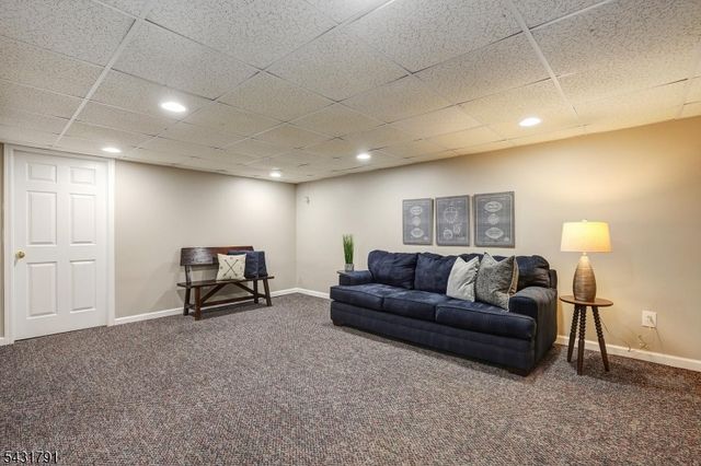 13 Daniel Dr, Hillsborough Twp., NJ 08844