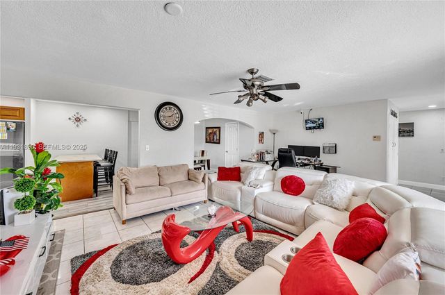 4751 NW 5th Ct, Plantation, FL 33317