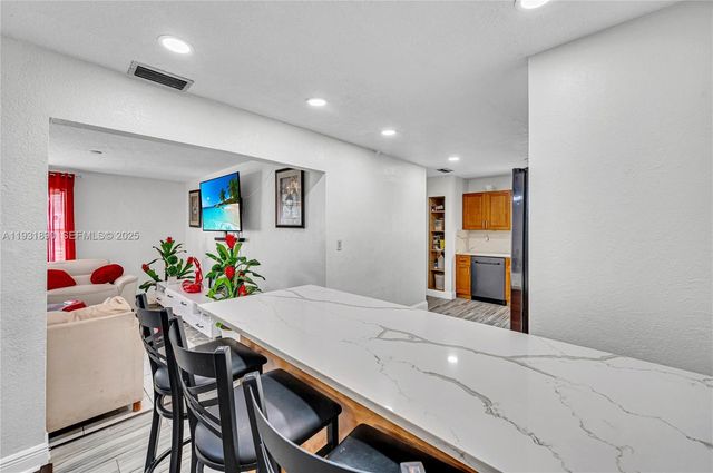 4751 NW 5th Ct, Plantation, FL 33317