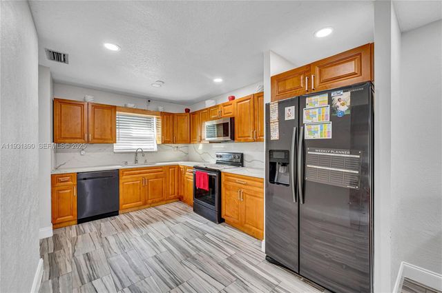 4751 NW 5th Ct, Plantation, FL 33317