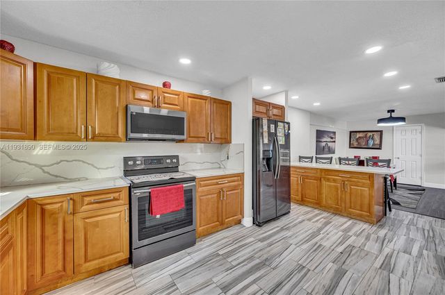 4751 NW 5th Ct, Plantation, FL 33317