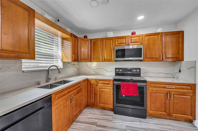 4751 NW 5th Ct, Plantation, FL 33317