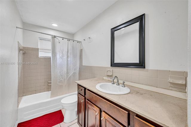 4751 NW 5th Ct, Plantation, FL 33317