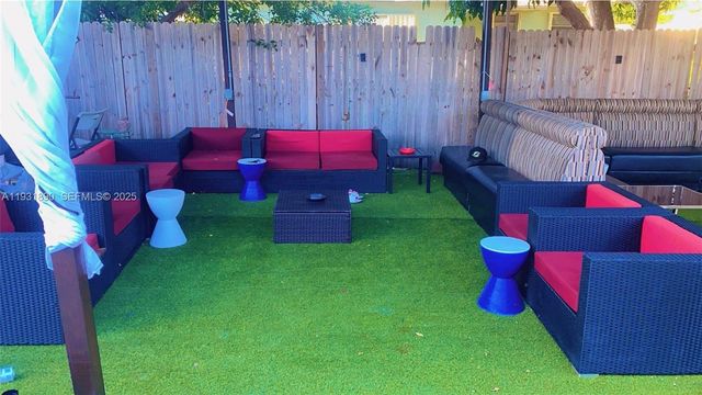 4751 NW 5th Ct, Plantation, FL 33317