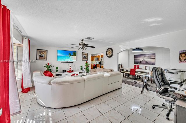 4751 NW 5th Ct, Plantation, FL 33317