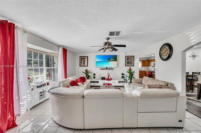 4751 NW 5th Ct, Plantation, FL 33317