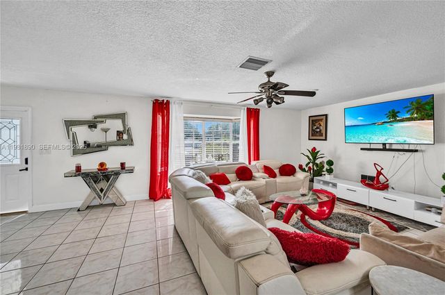 4751 NW 5th Ct, Plantation, FL 33317