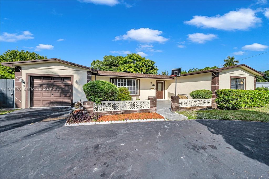 4751 NW 5th Ct, Plantation, FL 33317