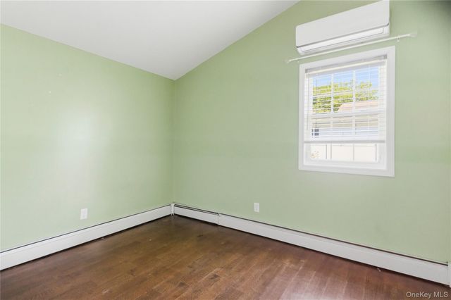 91 Spruce Avenue, West Islip, NY 11795