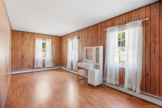 91 Spruce Avenue, West Islip, NY 11795
