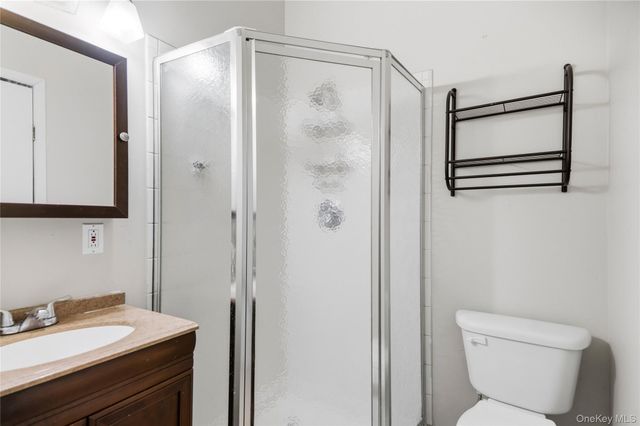 91 Spruce Avenue, West Islip, NY 11795
