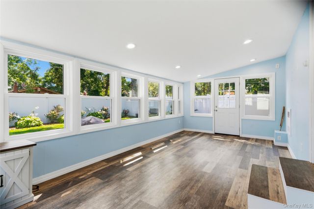 91 Spruce Avenue, West Islip, NY 11795