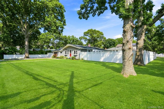 91 Spruce Avenue, West Islip, NY 11795
