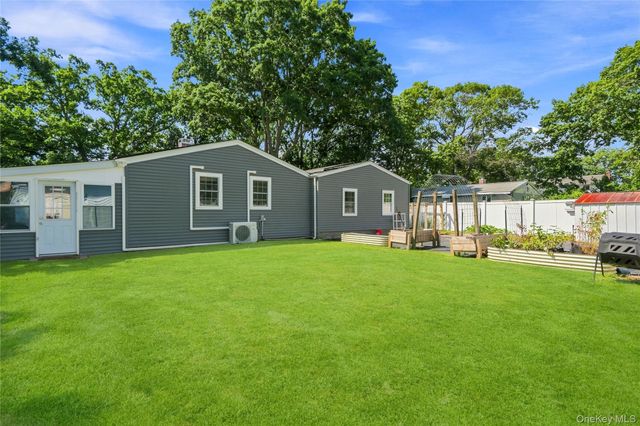 91 Spruce Avenue, West Islip, NY 11795