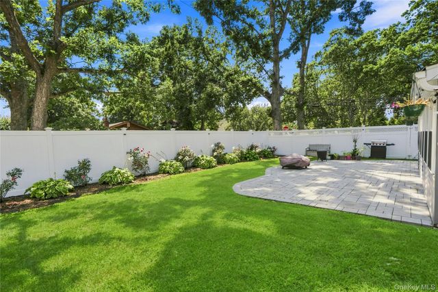 91 Spruce Avenue, West Islip, NY 11795
