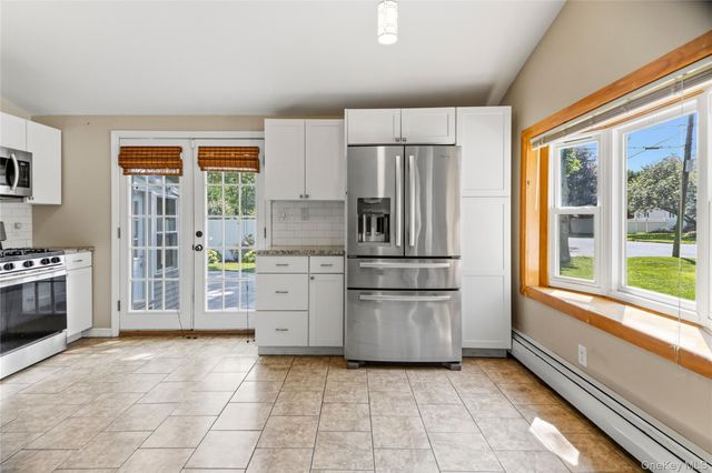 91 Spruce Avenue, West Islip, NY 11795