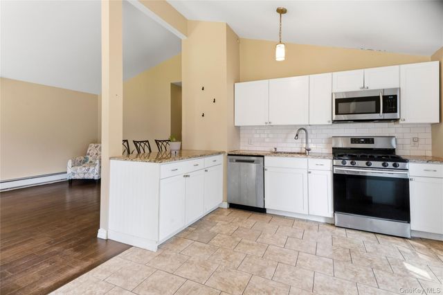 91 Spruce Avenue, West Islip, NY 11795