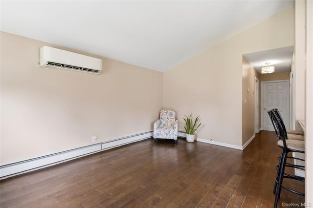 91 Spruce Avenue, West Islip, NY 11795
