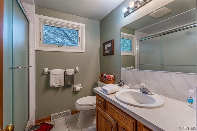 51 Country Place, Lancaster, NY 14086