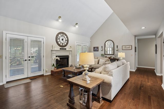 103 Green Meadows Dr, Hendersonville, TN 37075