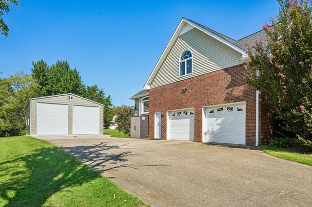 103 Green Meadows Dr, Hendersonville, TN 37075