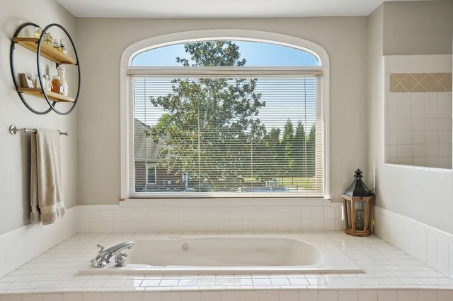 103 Green Meadows Dr, Hendersonville, TN 37075