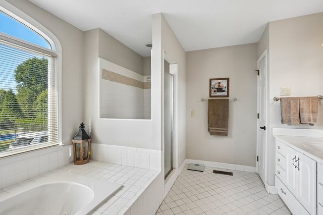 103 Green Meadows Dr, Hendersonville, TN 37075