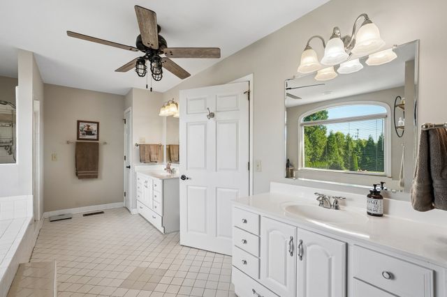 103 Green Meadows Dr, Hendersonville, TN 37075