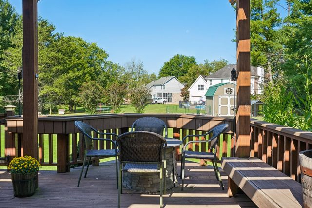 103 Green Meadows Dr, Hendersonville, TN 37075