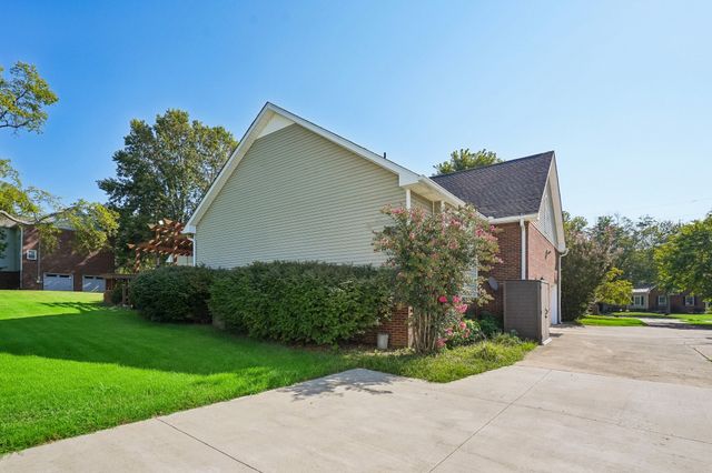 103 Green Meadows Dr, Hendersonville, TN 37075