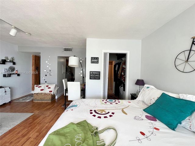 7545 E Treasure Dr 8I, North Bay Village, FL 33141
