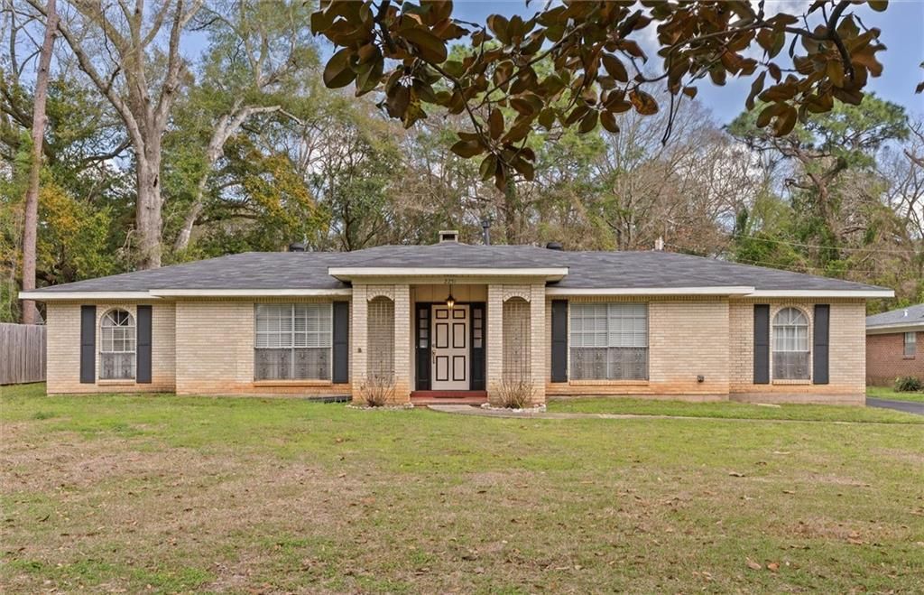 2251 Hillcrest Road, Mobile, AL 36695