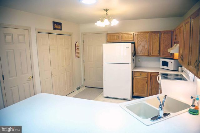 613 BLUEBERRY LN, Lebanon, PA 17046