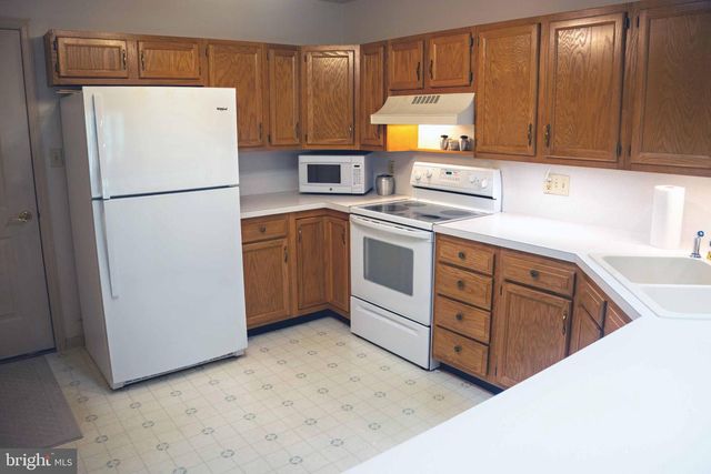 613 BLUEBERRY LN, Lebanon, PA 17046