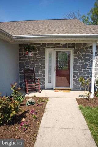 613 BLUEBERRY LN, Lebanon, PA 17046