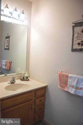 613 BLUEBERRY LN, Lebanon, PA 17046