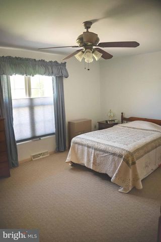 613 BLUEBERRY LN, Lebanon, PA 17046